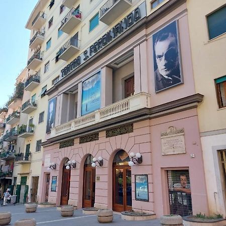 Апартаменты La Finestra Di Fronte Неаполь Экстерьер фото